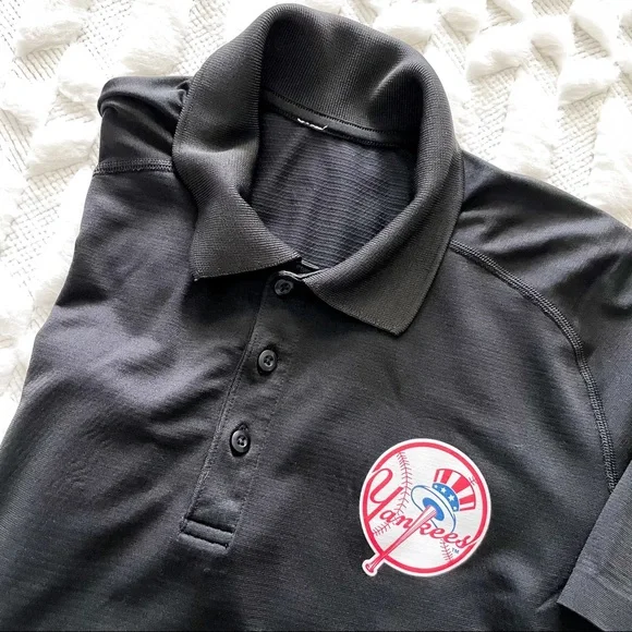 Men’s Lululemon Metal Vent Tech Polo in Black with New York Yankees Logo - Picture 3 of 6